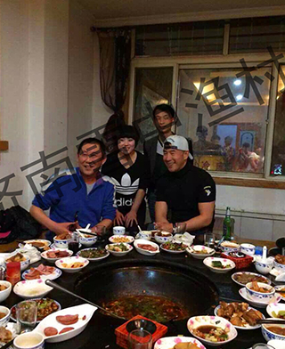 用餐的明星